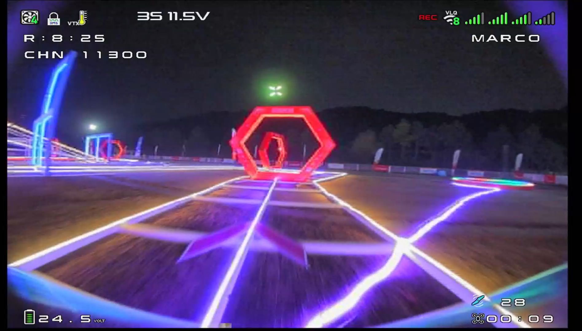 大疆瞧不上的“小玩具”一年狂揽400亿深圳80后闷声发大财(图1) 大疆瞧不上的“小玩具”一年狂揽400亿深圳80后闷声发大财